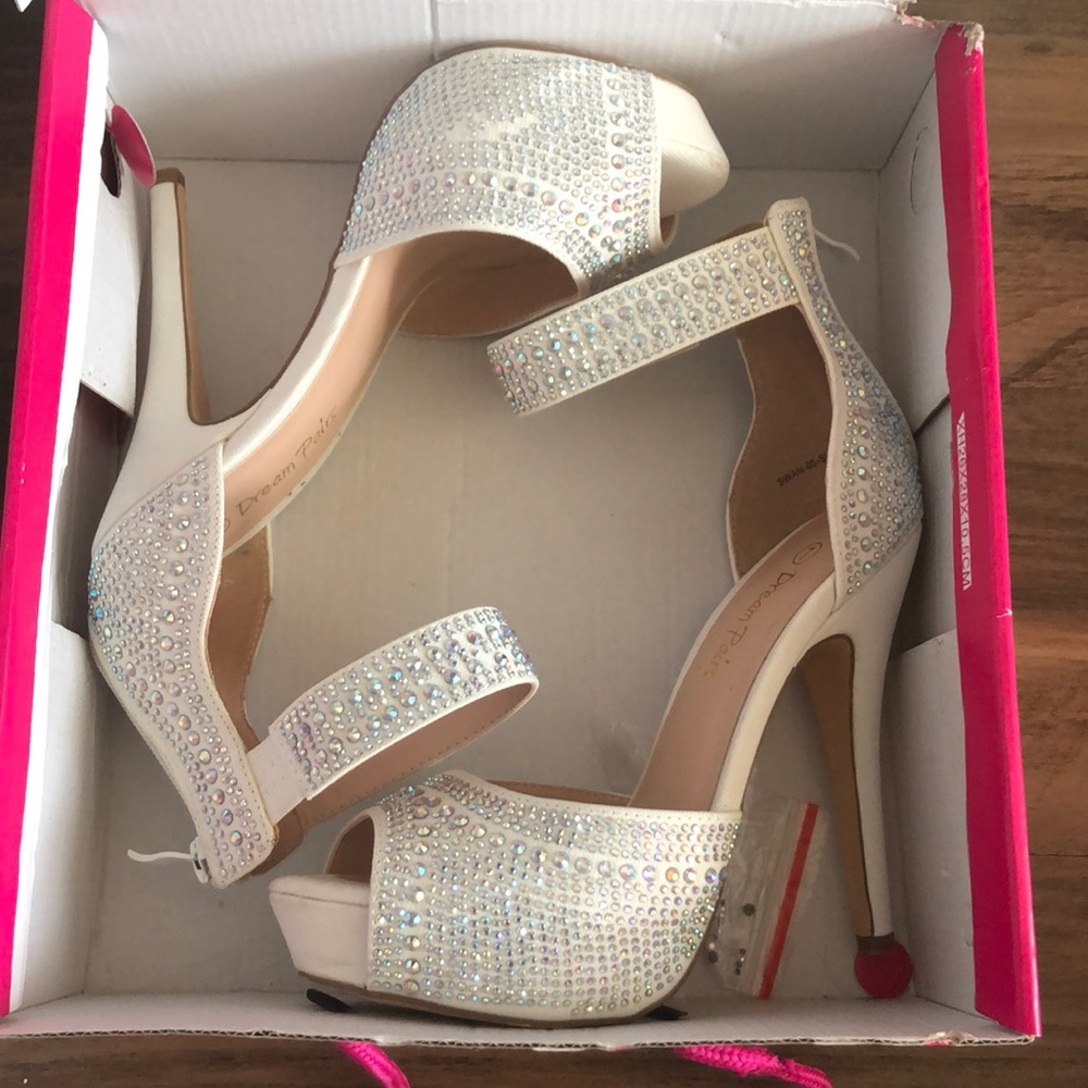 DIAMOND SILVER/WHITE HEEL